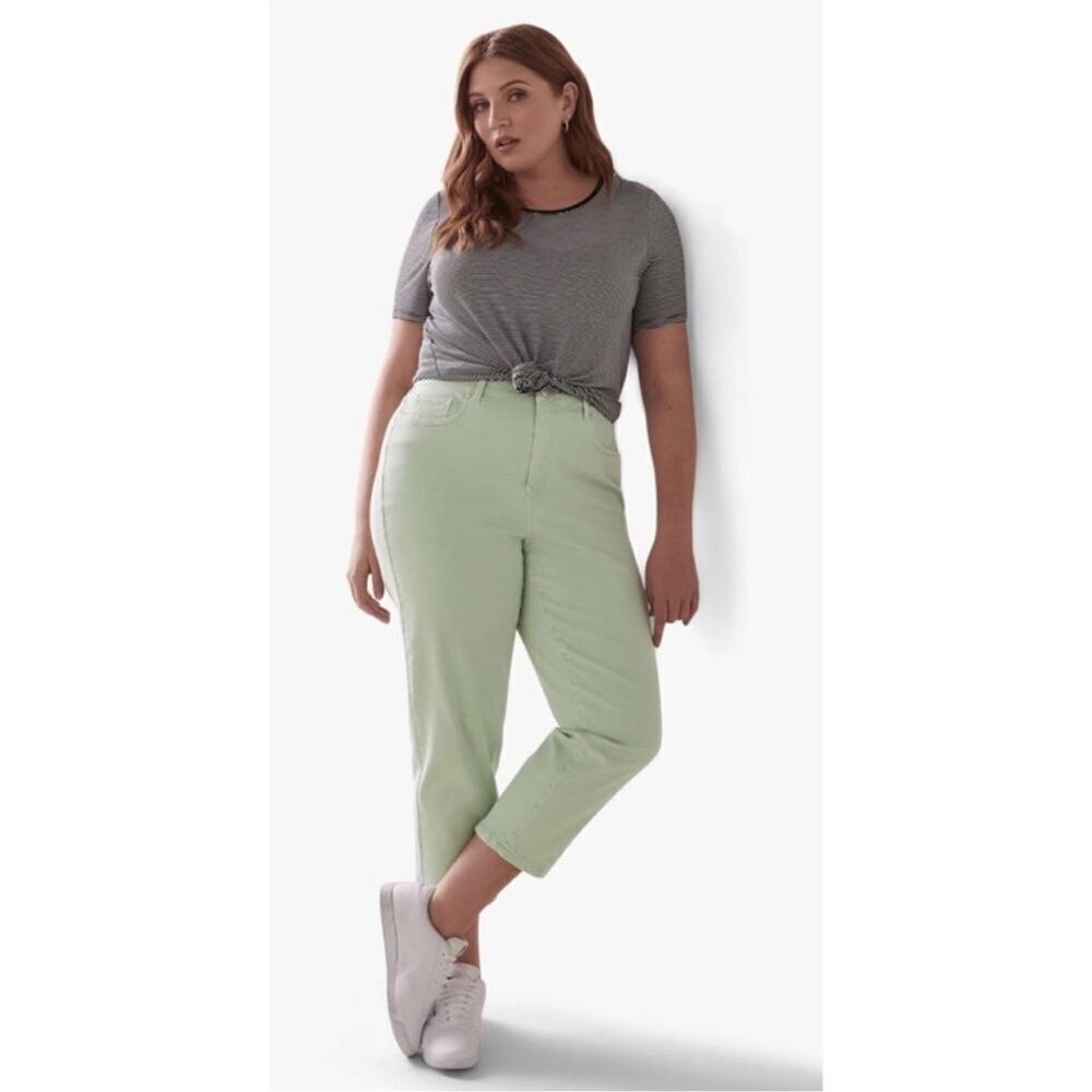 CJ Banks 16 Seafoam Light Green Signature Slimming Capri Mid Rise Jeans